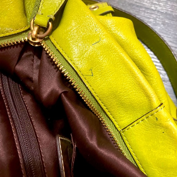 Coach leather Green bag with gold hardware. - Picture 4 of 7